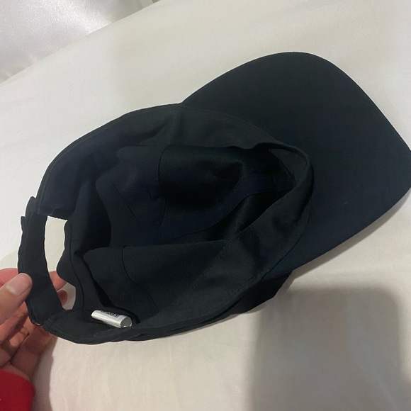 Under armour hat - Picture 2 of 3